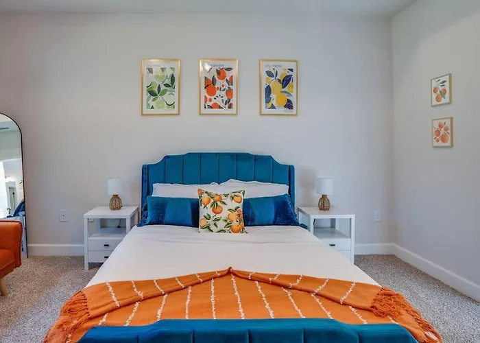 Citrus Cottage: Comfy - Hwy 10 - Peaceful Retreat *