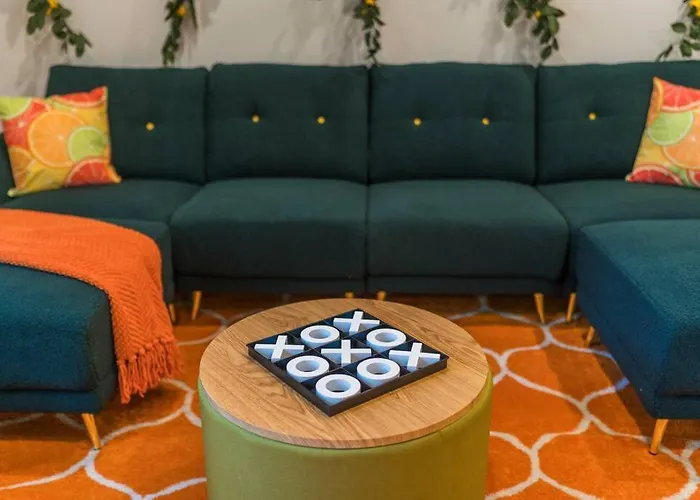 Citrus Cottage: Comfy - Hwy 10 - Peaceful Retreat *