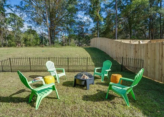 Citrus Cottage: Comfy - Hwy 10 - Peaceful Retreat